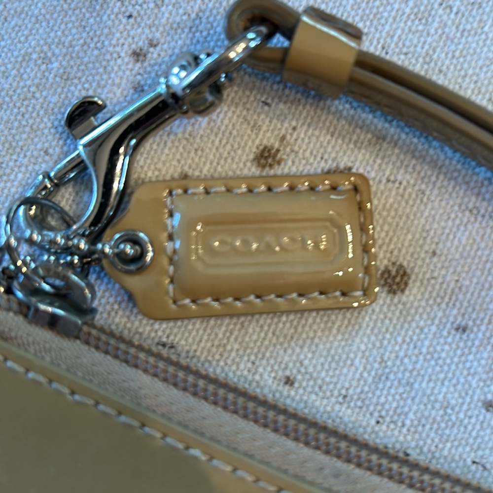 Coach Signature Canvas Wristlet in Brown & Beige w Tan Patent Leather Trim/Strap - Picture 2 of 5